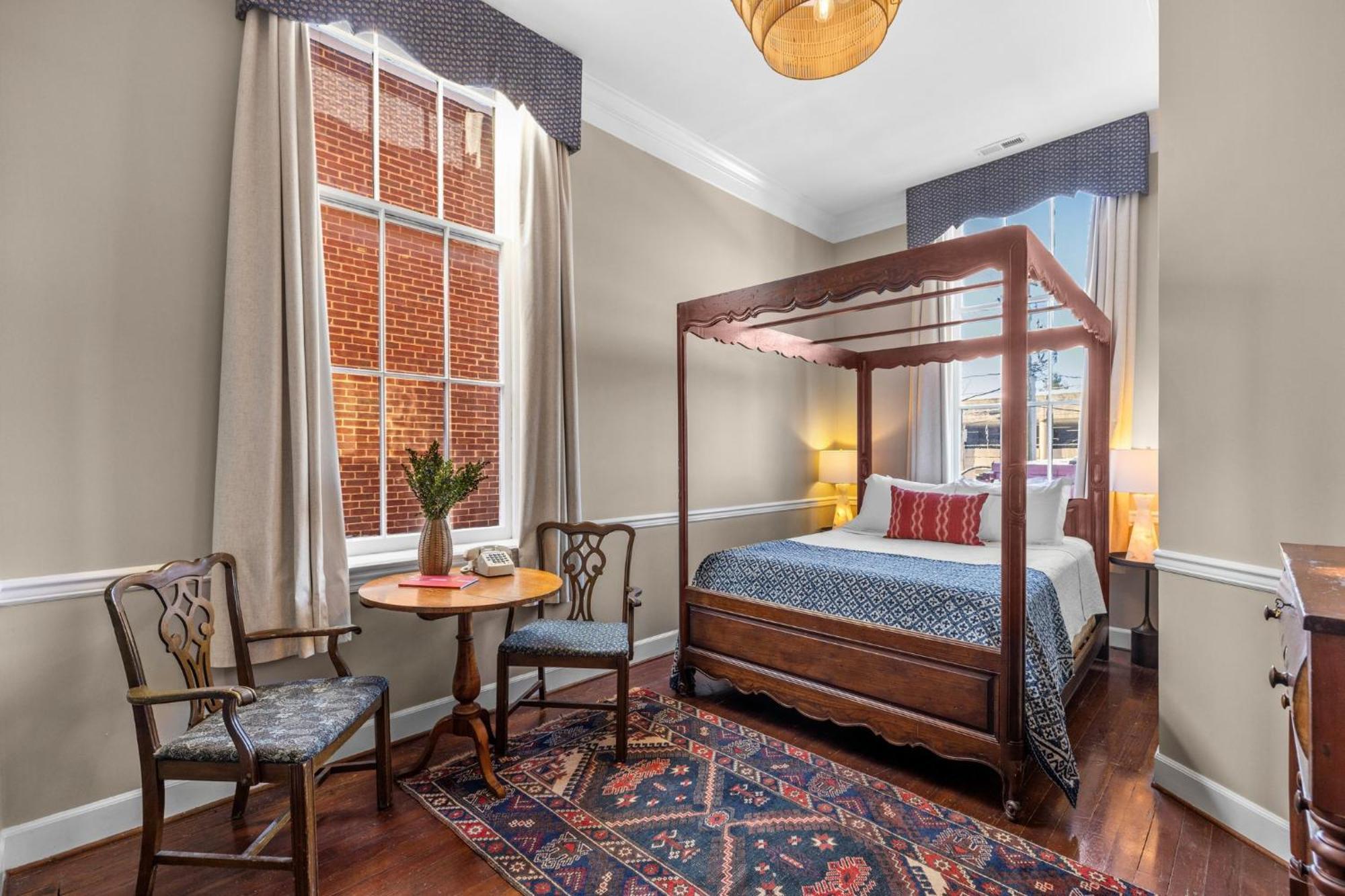 Leesburg Colonial Inn ภายนอก รูปภาพ
